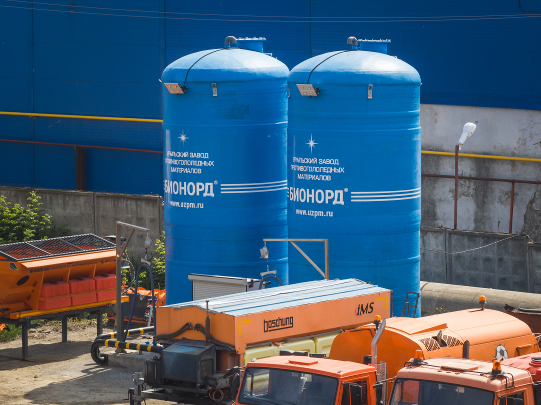 УЗПМ разработал автоматизированные комплексы для заправки дорожных машин двухфазным реагентом