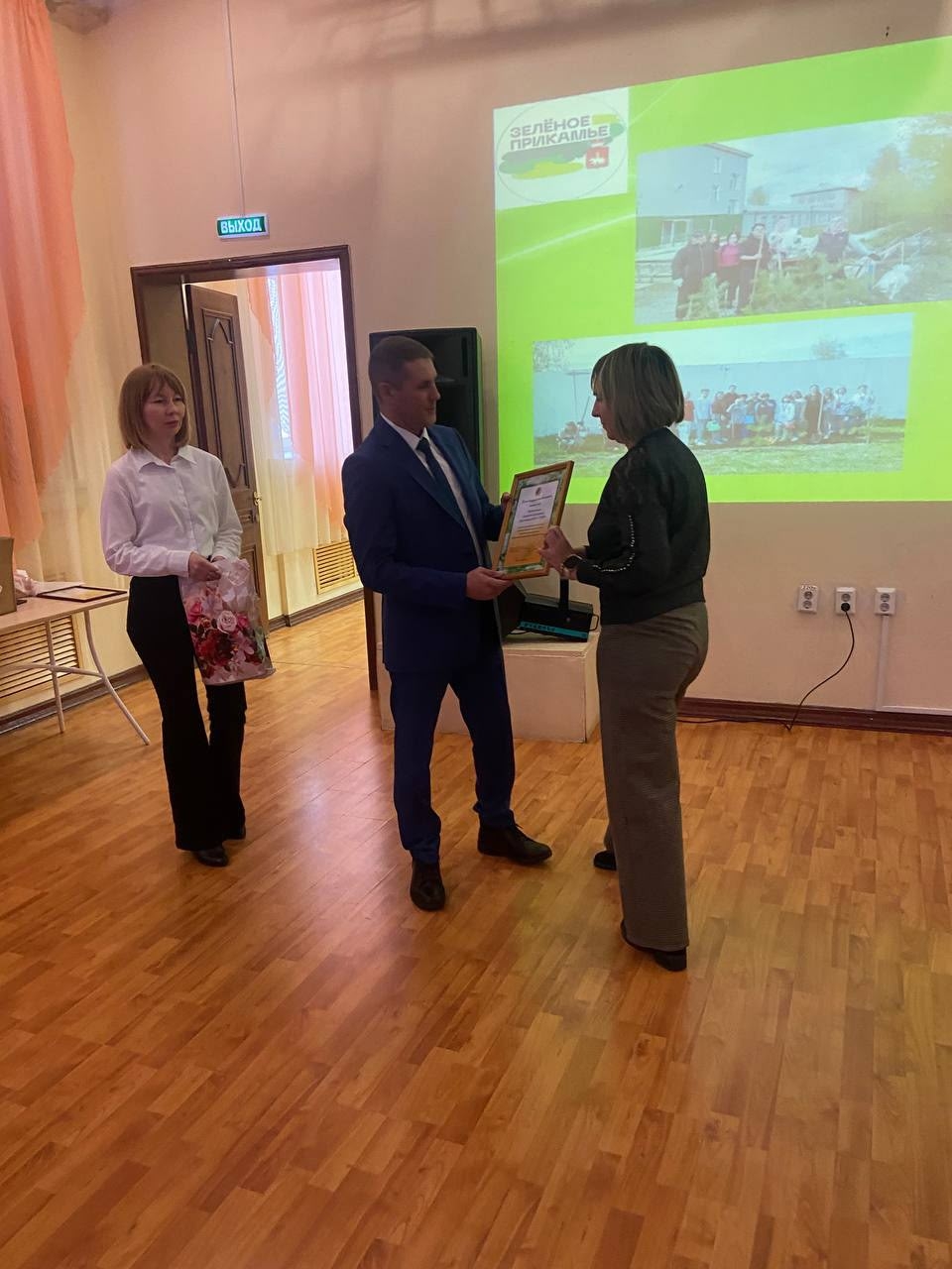 Уральский завод противогололедных материалов удостоен благодарности за вклад в озеленение Прикамья