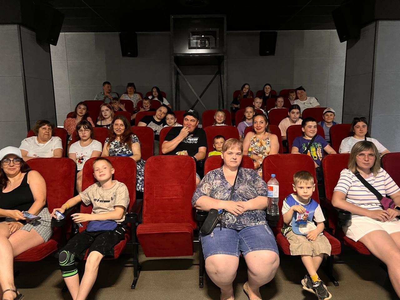 Уральский завод противогололедных материалов организовал день кино для сотрудников и их семей , рис. 2